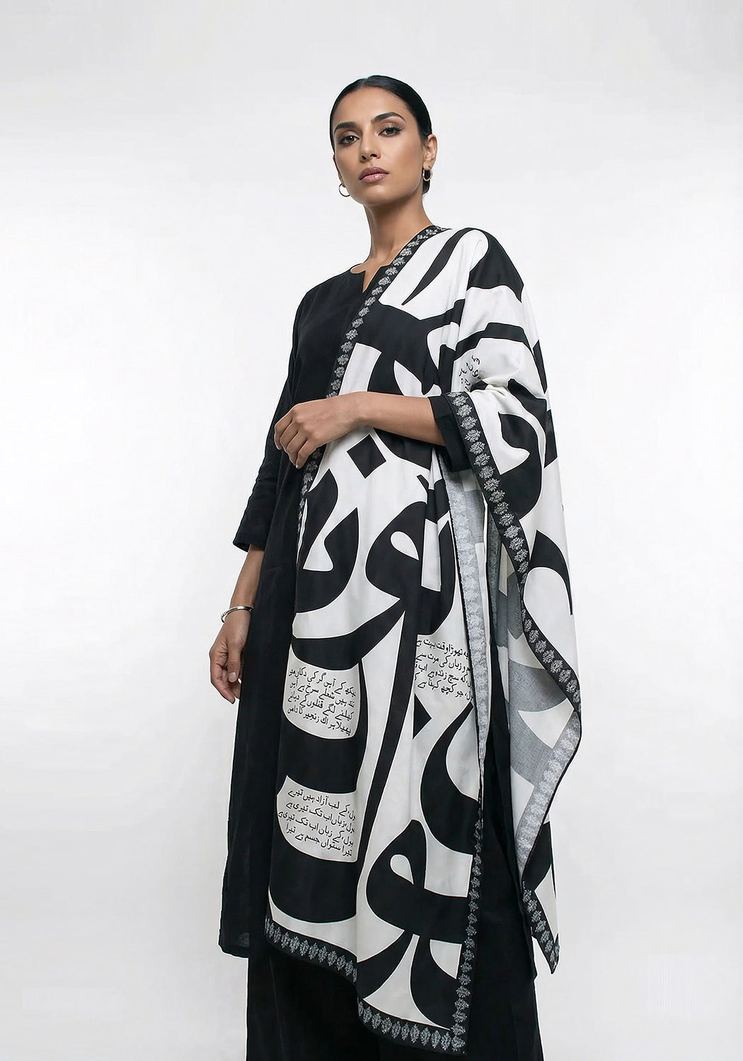 Bol Kay Lub Odhni Black & White